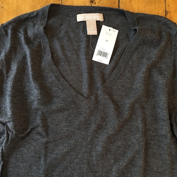Banana Republic V-Neck NWT - Picture 2 of 8